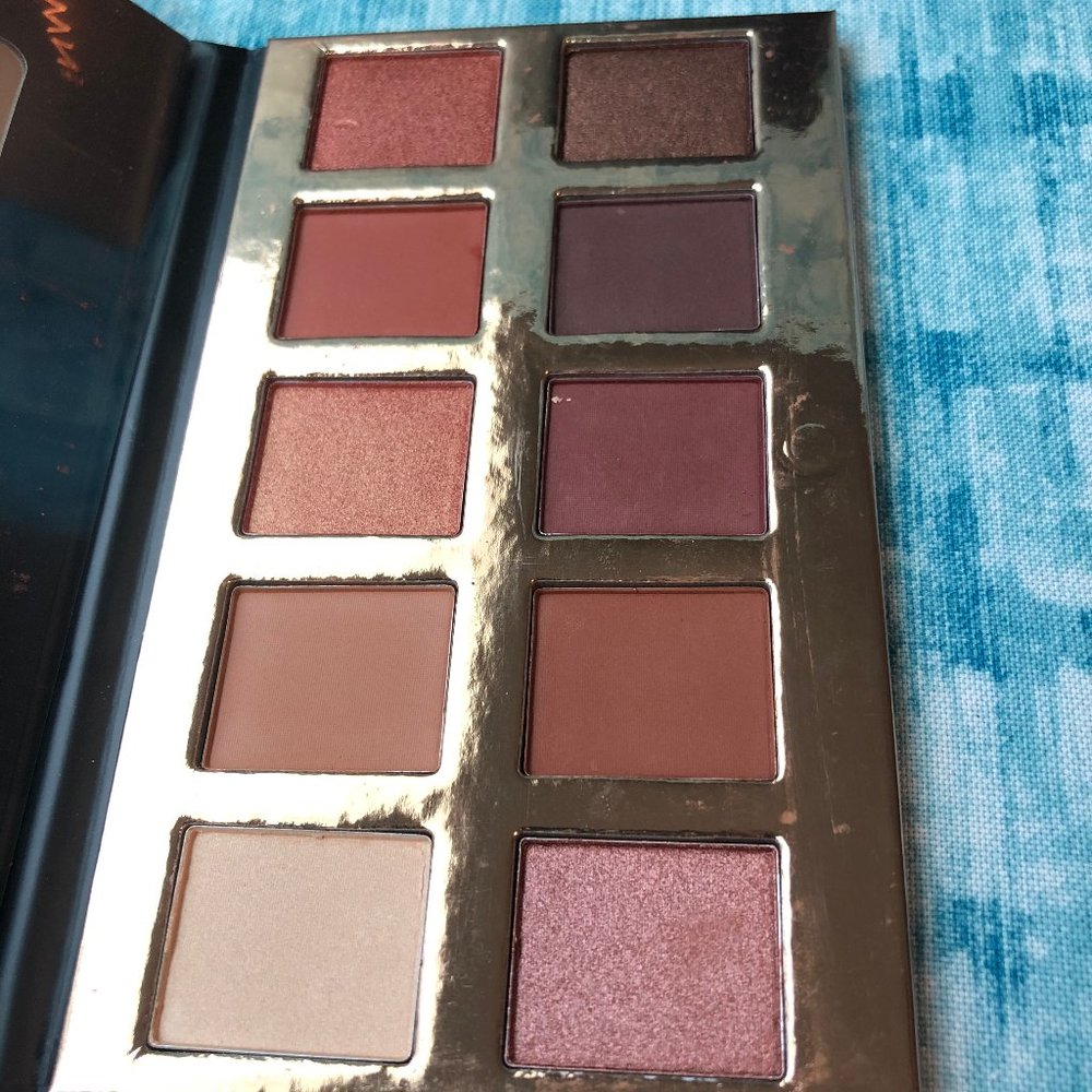 Crown Fuego Eyeshadow Palette